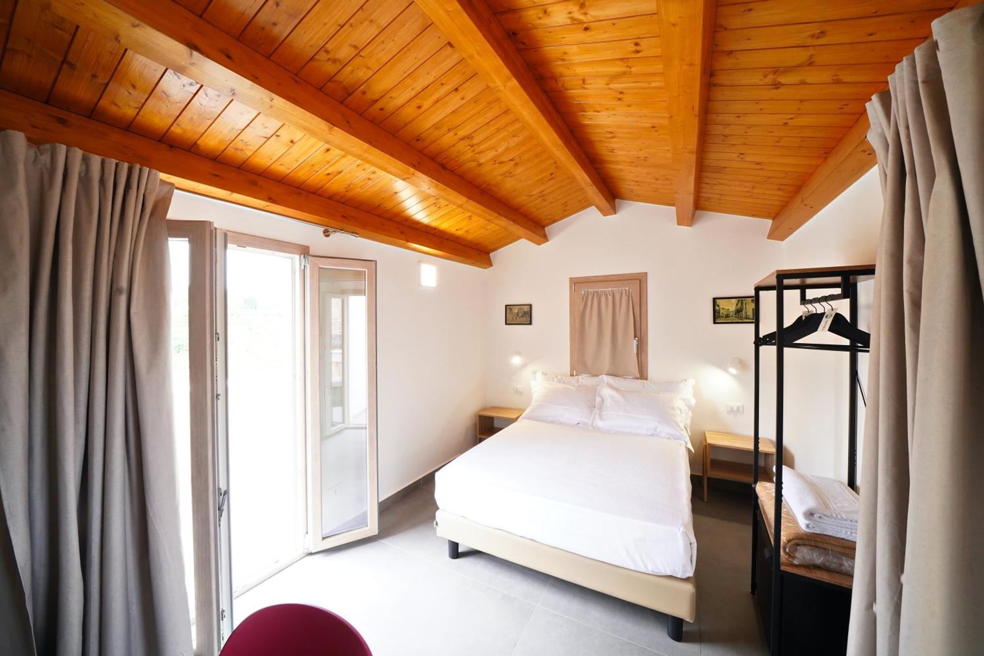 Ducas Rooms And Suite ลาสการี ภายนอก รูปภาพ